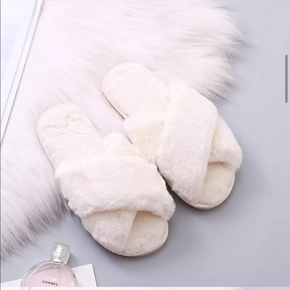 NEW Off White Fluffy Cozy Criss Cross Slippers